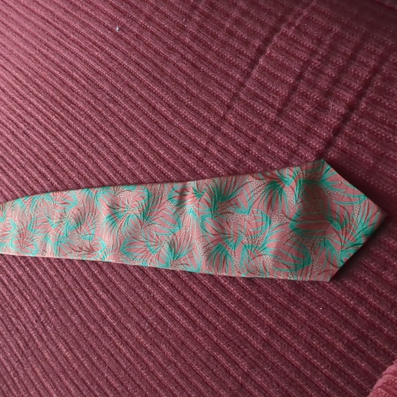 Giorgio Armani Silk Tie - Picture 2 of 4